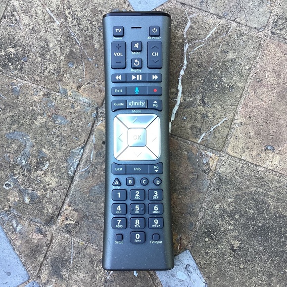 Xfinity XR 11 voice activated remote controller - Picture 1 of 3
